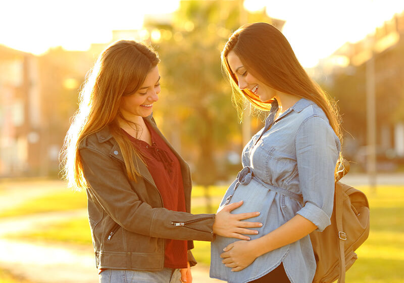 pregnant-woman-and-friend (1)