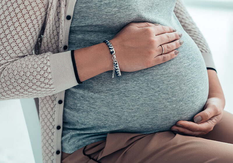 pregnant-woman-in-chair
